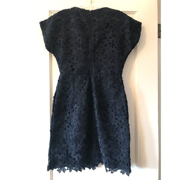 Banana Republic | V-Neck Lace Dress - Picture 3 of 9